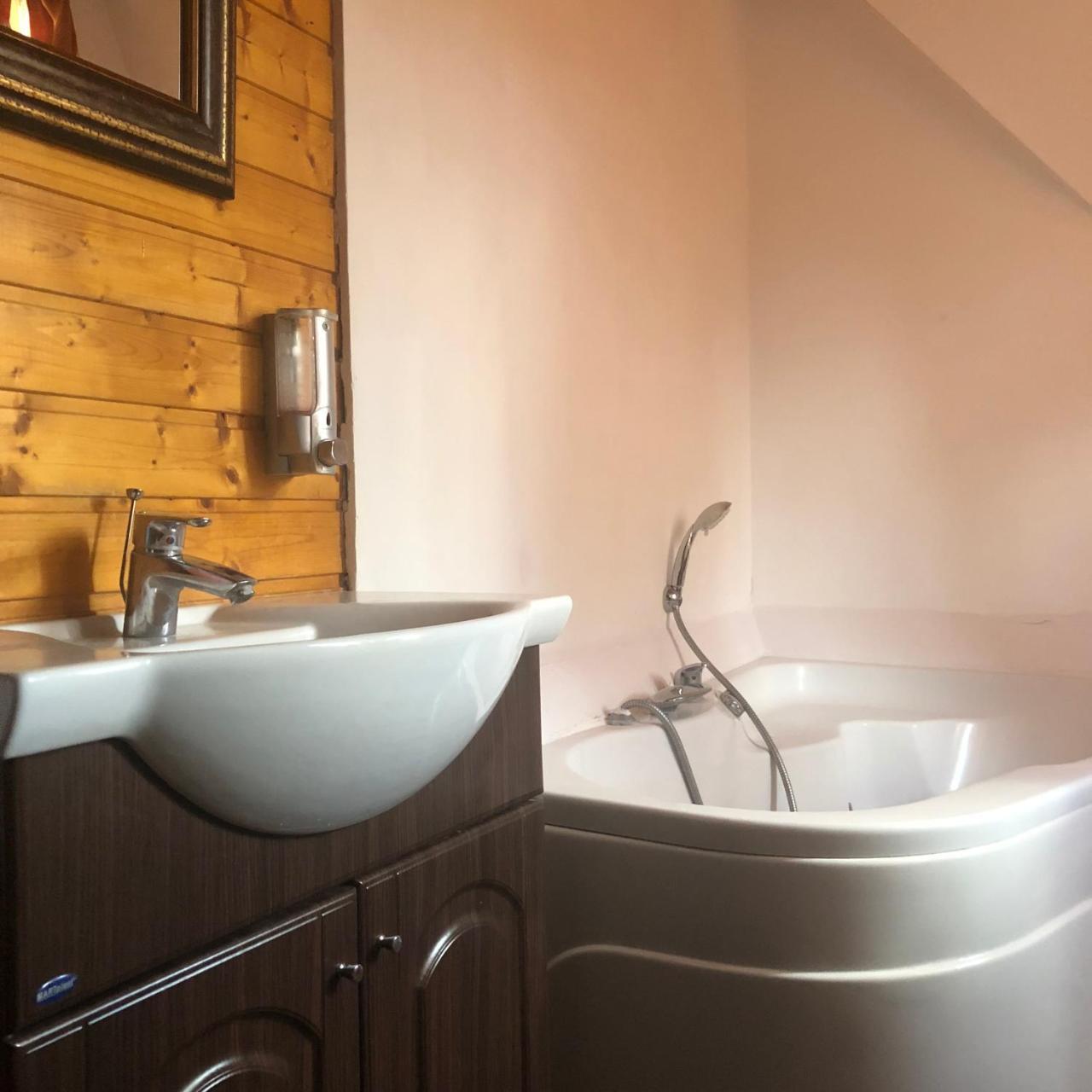 Hot Tub Chalet Retreat Villa Braşov Exterior foto