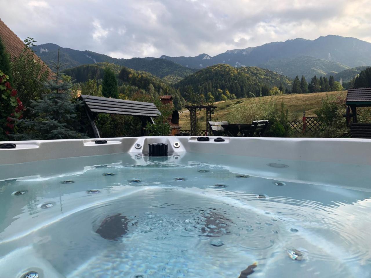 Hot Tub Chalet Retreat Villa Braşov Exterior foto